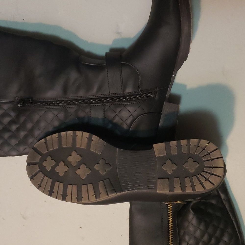 Boots - Picture 4 of 4